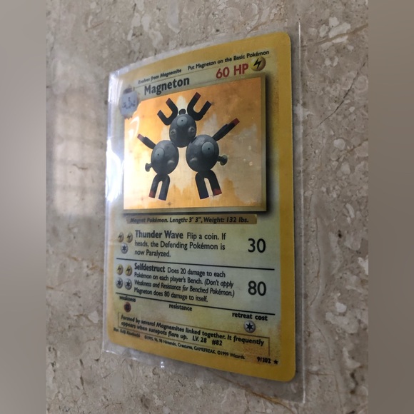 1990’s vintage holo Magneton Pokémon card 9/102 - Picture 2 of 4